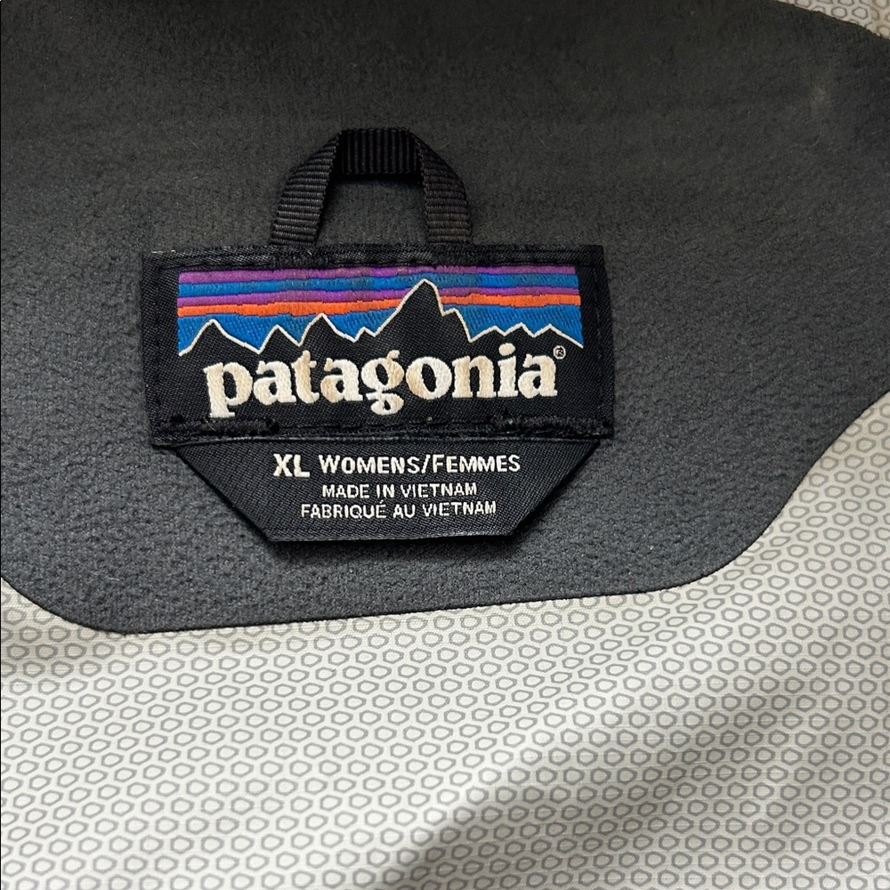 Patagonia Women's Torrentshell 3L Rain Jacket Black, Size XL - Picture 2 of 8